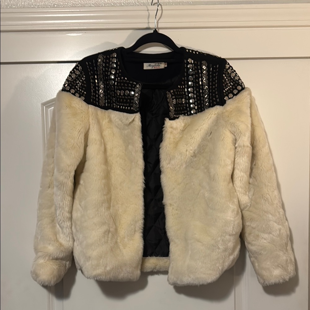 Stylish Cream Faux Fur Jacket with Black Accents